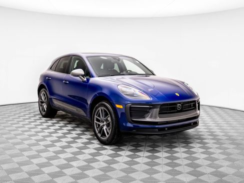 Certified 2025 Porsche Macan Turbo image 6