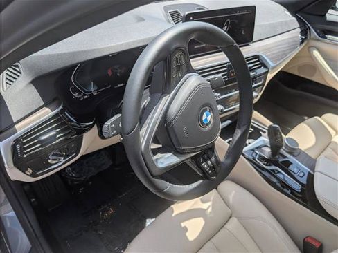 Used 2021 BMW 530e w/ Parking Assistance Package RWD image 10