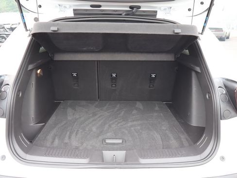 Used 2024 Chevrolet Trax RS w/ Sunroof Package FWD image 36