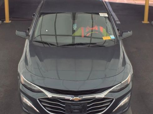 Used 2019 Chevrolet Malibu LT FWD image 2