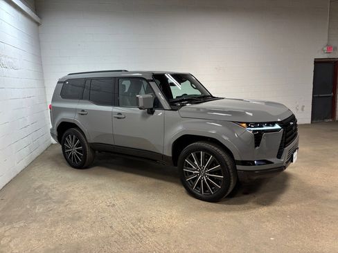 Used 2024 Lexus GX 550 image 5