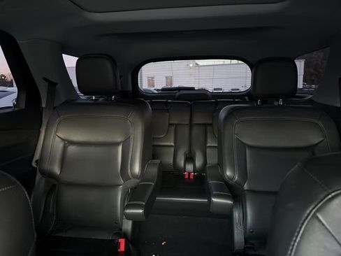 Used 2022 Ford Explorer XLT w/ Equipment Group 202A image 31
