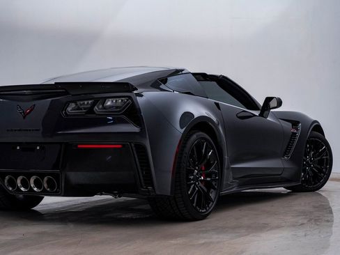 Used 2017 Chevrolet Corvette Z06 w/ Battery Protection Package image 12