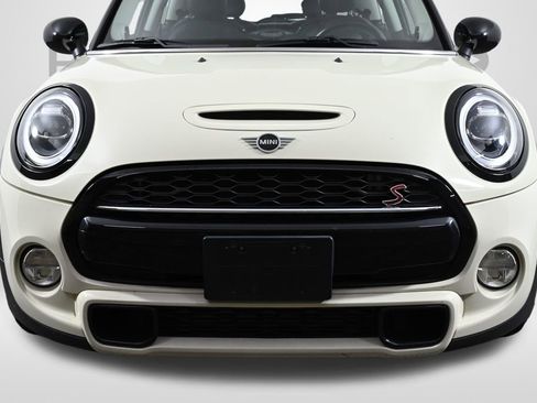 Used 2019 MINI Cooper S w/ Premium Package image 2