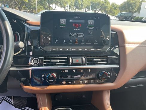 Used 2024 Nissan Pathfinder Platinum FWD image 32