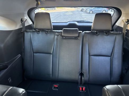 Certified 2023 Toyota Highlander XLE image 16