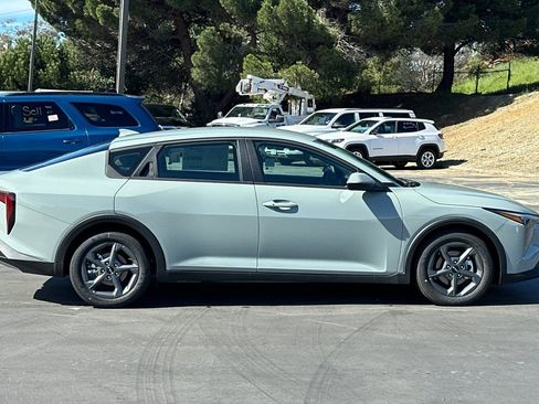 New 2026 Kia K4 LXS image 3