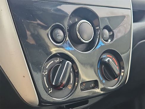 Used 2015 Nissan Versa Note SV image 11