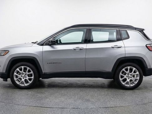 Used 2025 Jeep Compass Limited AWD/4WD image 5