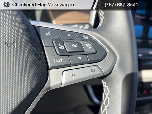 Used 2025 Volkswagen Atlas SE image 36