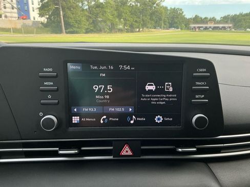 Used 2025 Hyundai Elantra SE FWD image 17