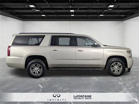 Used 2015 Chevrolet Suburban LT image 6