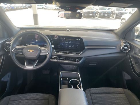 Used 2025 Chevrolet Equinox LT image 32