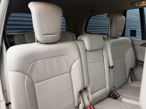 Used 2015 Mercedes-Benz GL 550 4MATIC image 16