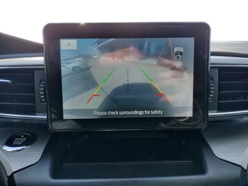 Used 2020 Ford Explorer XLT w/ Equipment Group 202A image 3