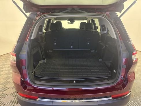 Used 2024 Jeep Grand Cherokee L Laredo image 9