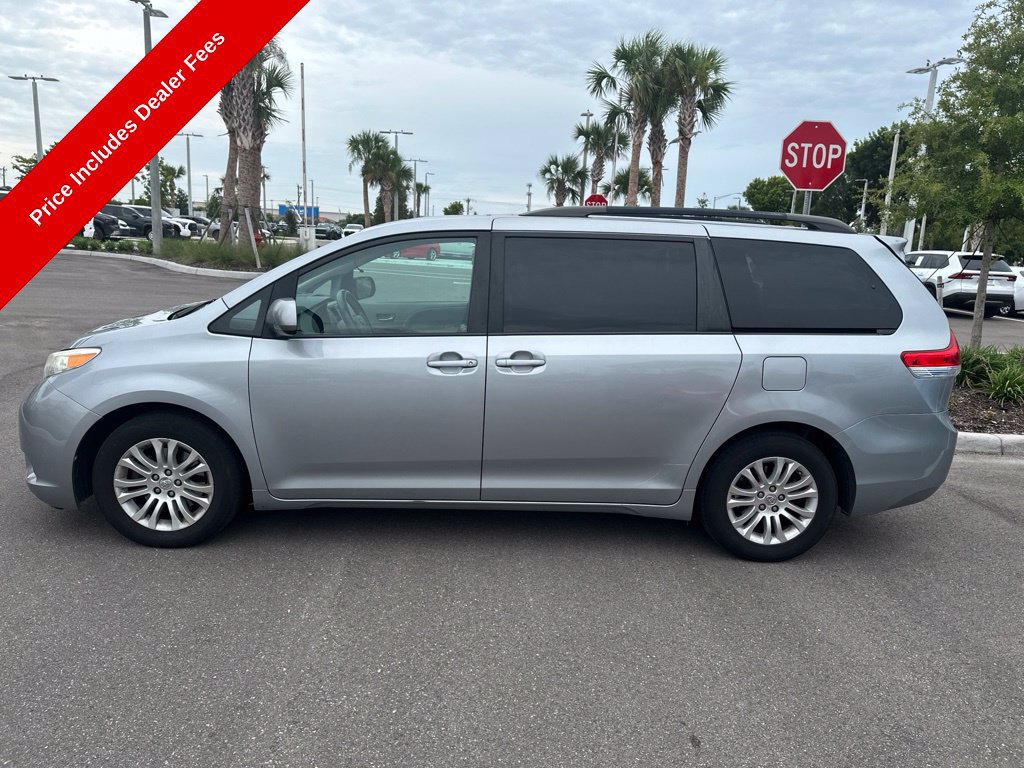 Used 2014 Toyota Sienna XLE FWD image 3