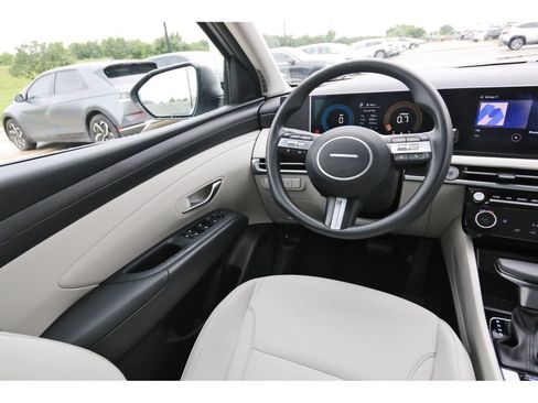 Certified 2025 Hyundai Tucson SEL FWD image 10