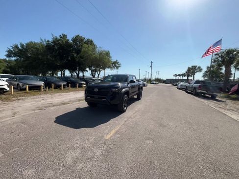 Used 2025 Toyota Tacoma TRD Off-Road AWD/4WD image 16