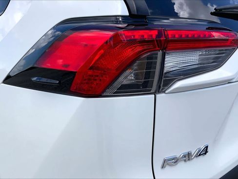 Used 2022 Toyota RAV4 XLE Premium FWD image 28