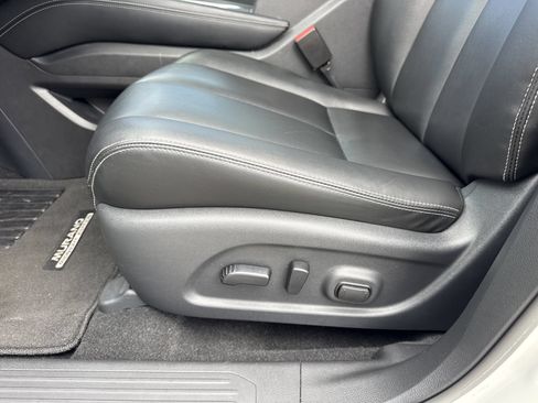 Used 2024 Nissan Murano SV w/ SV Midnight Edition Package FWD image 17
