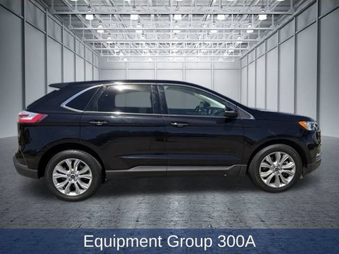 Used 2022 Ford Edge Titanium AWD/4WD image 2