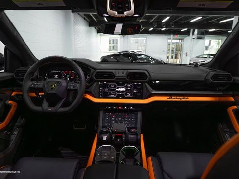 New 2025 Lamborghini Urus SE image 2