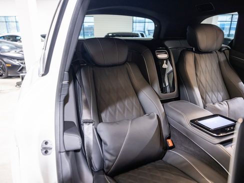 Used 2024 Mercedes-Benz Maybach GLS 600 4MATIC image 31
