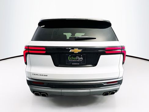 Used 2025 Chevrolet Traverse LT FWD image 7