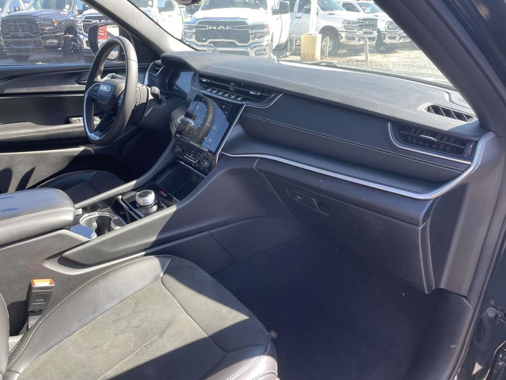 Used 2023 Jeep Grand Cherokee Altitude AWD/4WD image 11
