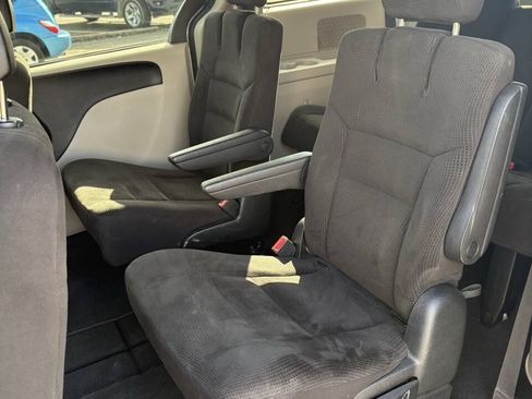 Used 2016 Dodge Grand Caravan SE FWD image 10