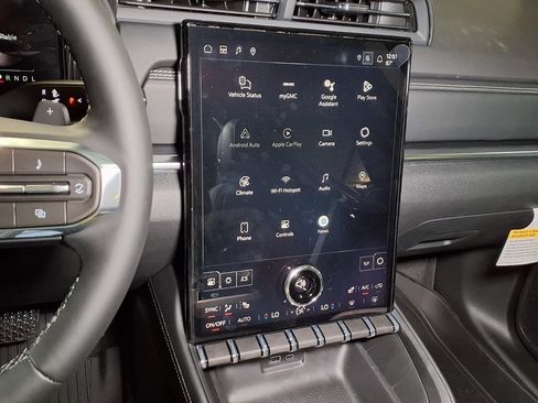 Used 2026 GMC Terrain Elevation w/ Elevation Premium Package FWD image 18