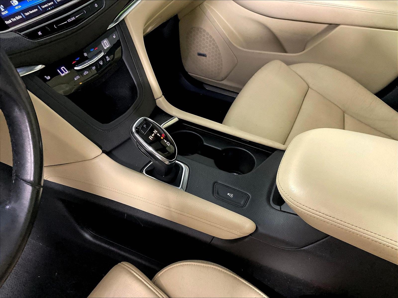 Used 2017 Cadillac XT5 Luxury w/ Driver Awareness Package FWD image 18