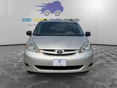 Used 2009 Toyota Sienna LE FWD image 2