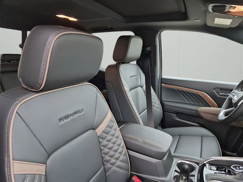 New 2026 GMC Canyon Denali w/ LPO, Denali Black Edition image 15