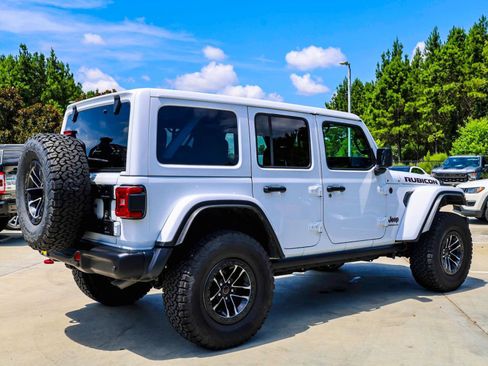 Used 2025 Jeep Wrangler Unlimited Rubicon AWD/4WD image 9