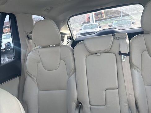 Used 2020 Volvo XC90 T6 Momentum image 7