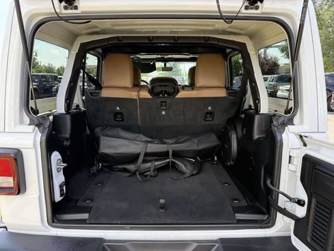 Used 2022 Jeep Wrangler Unlimited Sahara w/ Cold Weather Group AWD/4WD image 33