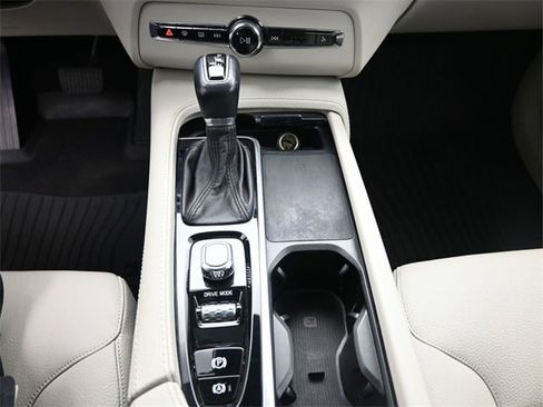 Used 2021 Volvo XC90 T5 Momentum w/ Climate Package image 13