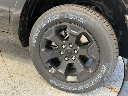 New 2026 RAM 1500 4x4 Crew Cab image 7
