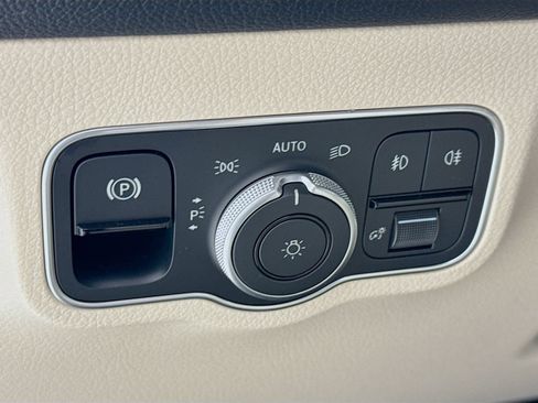 Used 2026 Mercedes-Benz GLB 250 image 11