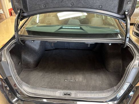 Used 2025 Nissan Altima 2.5 SV FWD image 31