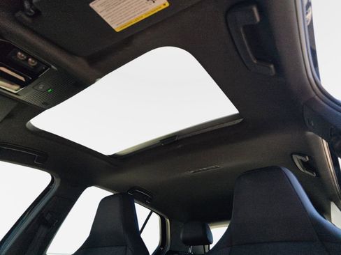 Used 2023 Volkswagen Golf R image 30