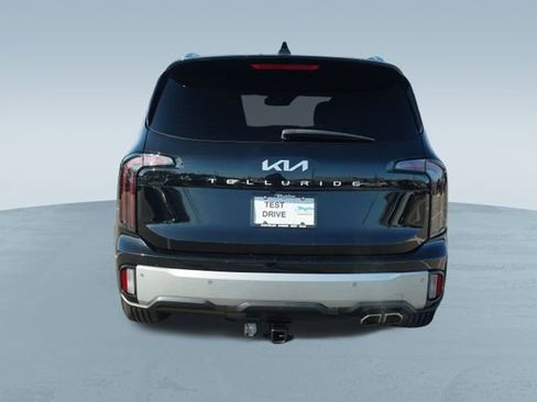 Used 2024 Kia Telluride EX w/ EX Captain's Chair Package image 7