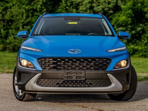 Used 2022 Hyundai Kona SEL w/ Convenience Package FWD image 3