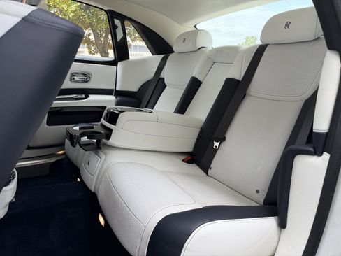 Used 2018 Rolls-Royce Ghost RWD image 36