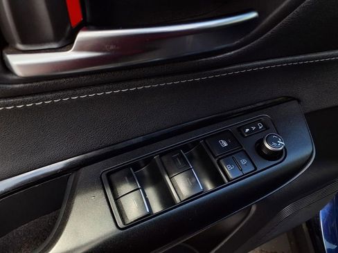 Certified 2021 Toyota Venza LE w/ Carpet Mat Package (TMS) image 16