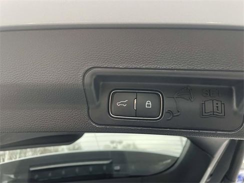 Used 2020 Ford Explorer Limited image 33