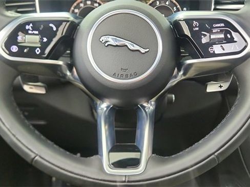 Used 2025 Jaguar F-PACE R-Dynamic S image 39