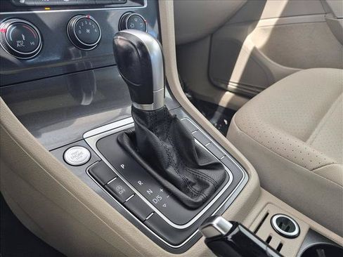 Used 2019 Volkswagen Golf SE FWD image 11